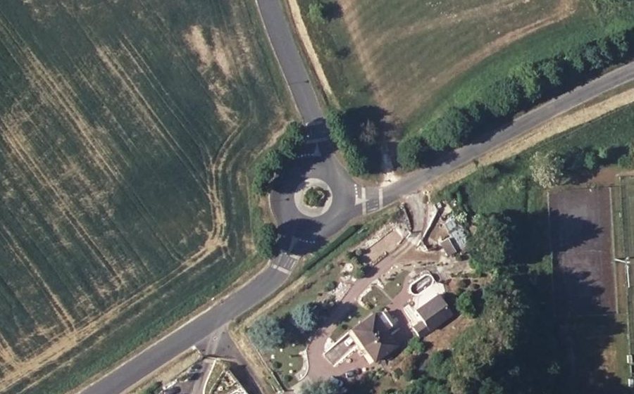 Vue aérienne du Rond-point anonyme n°119933637