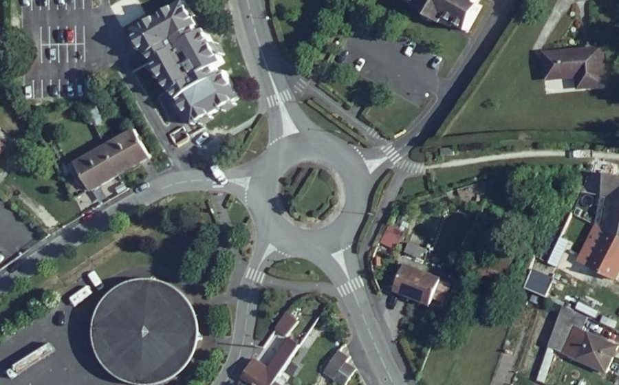 Vue aérienne du Rond-point anonyme n°119950480