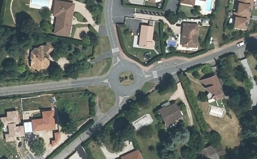 Vue aérienne du Rond-point anonyme n°119961463