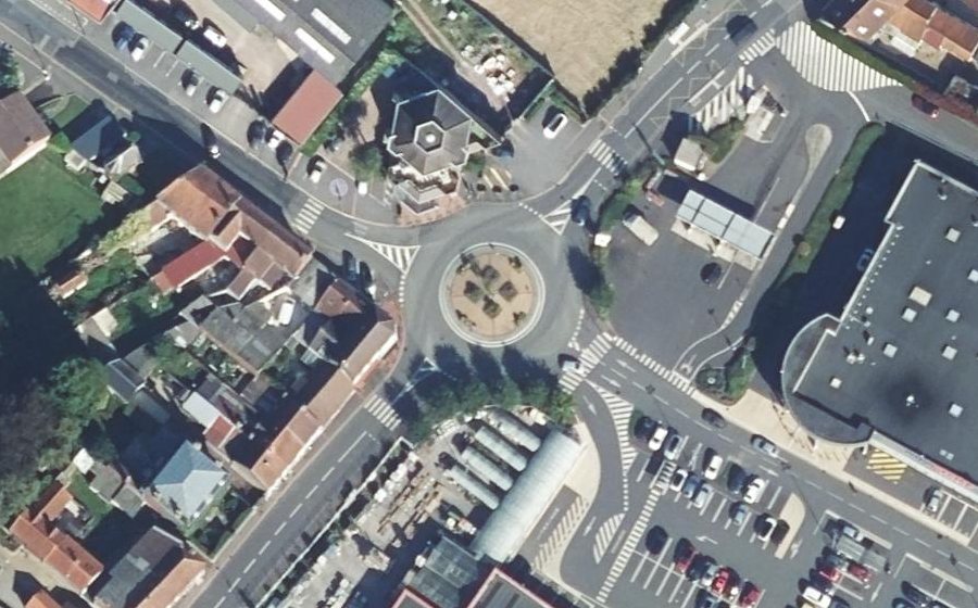 Vue aérienne du Rond-point anonyme n°119995385