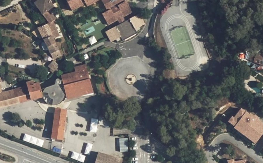 Vue aérienne du Rond-point anonyme n°120074222