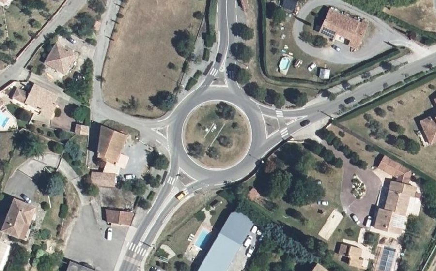 Vue aérienne du Rond-point anonyme n°120127475