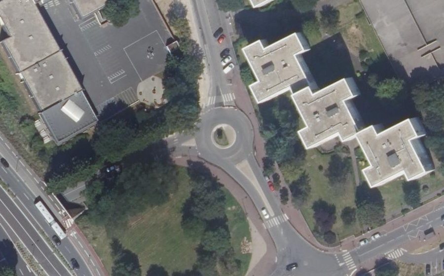Vue aérienne du Rond-point anonyme n°120137792