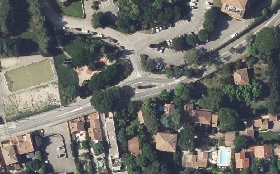 Vue aérienne du Rond-point anonyme n°120169444