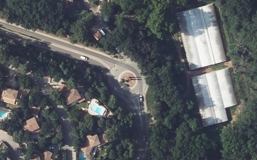 Vue aérienne du Rond-point anonyme n°120169450