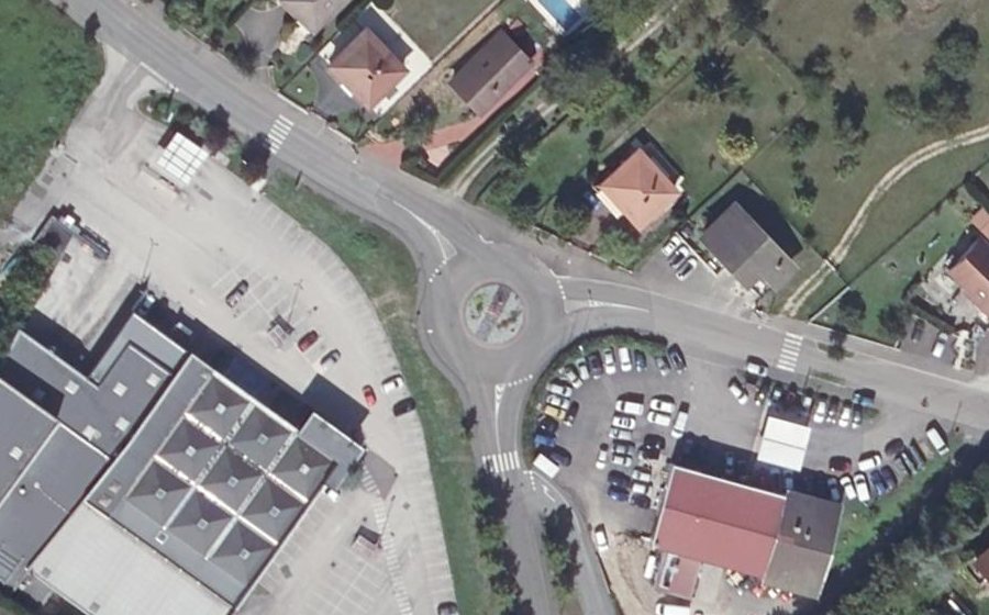 Vue aérienne du Rond-point anonyme n°120187985