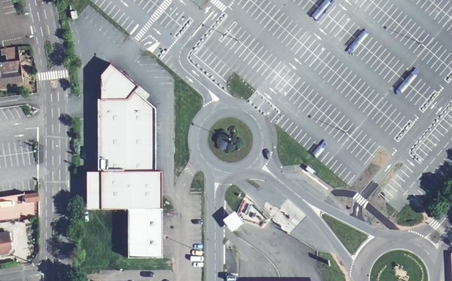 Vue aérienne du Rond-point anonyme n°120209826