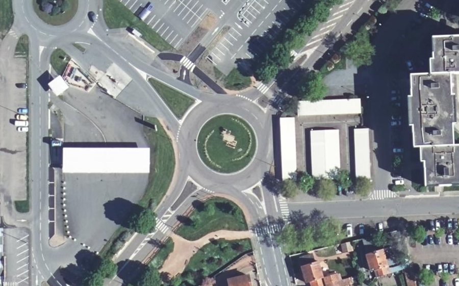 Vue aérienne du Rond-point anonyme n°120209830