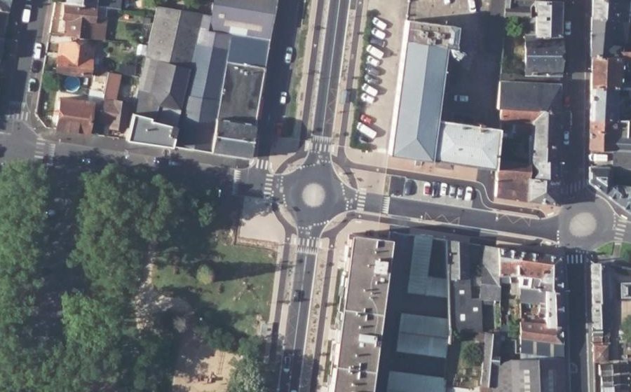 Vue aérienne du Rond-point anonyme n°1203157265