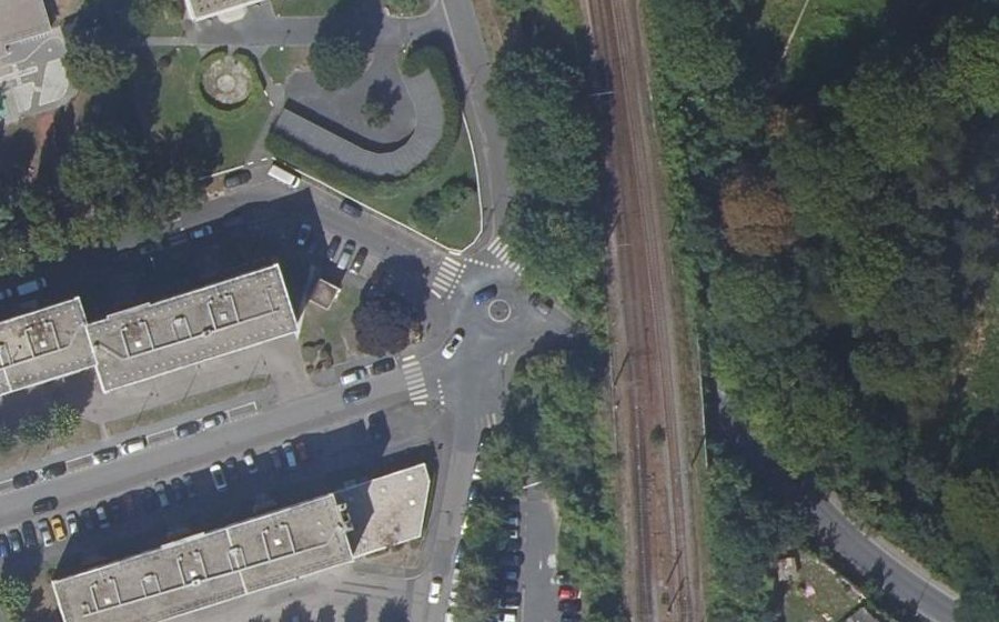 Vue aérienne du Rond-point anonyme n°120442219