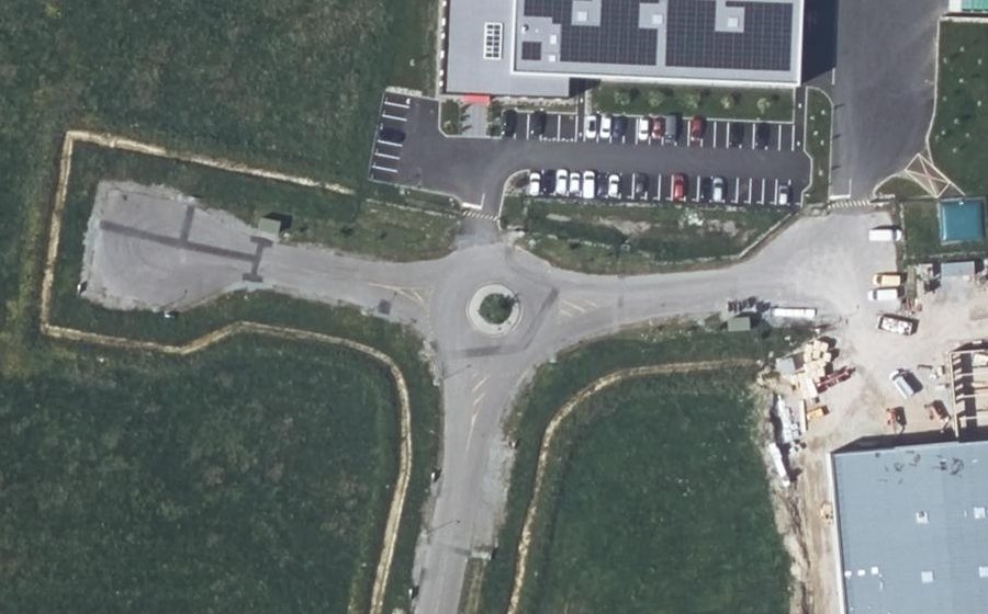 Vue aérienne du Rond-point anonyme n°1205188322