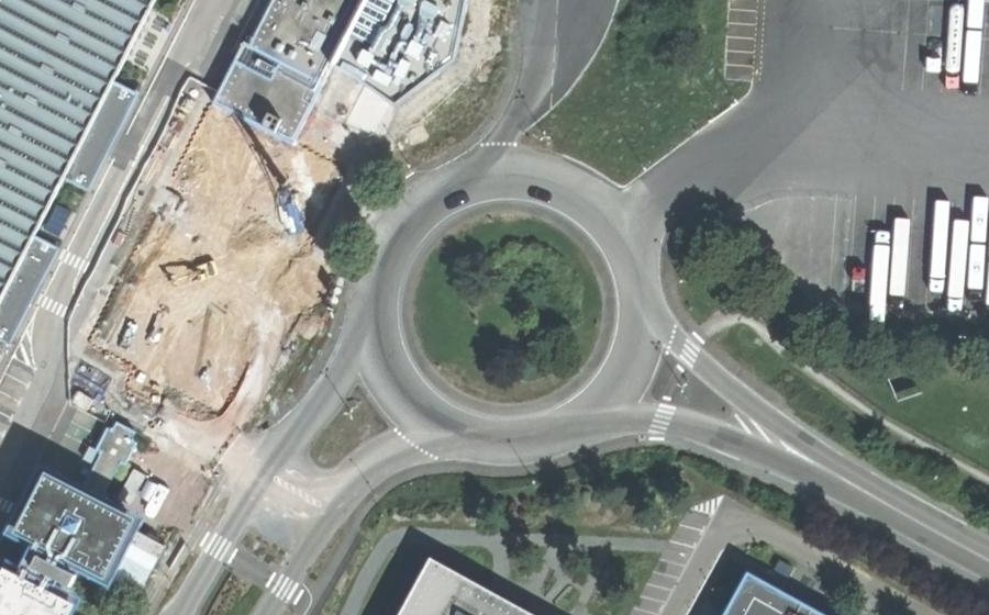 Vue aérienne du Rond-point anonyme n°120532038