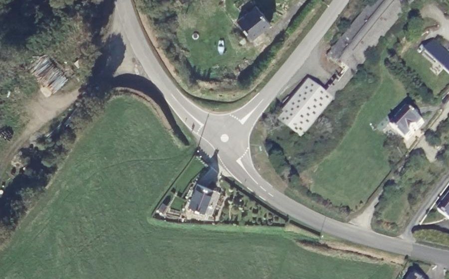 Vue aérienne du Rond-point anonyme n°120585316