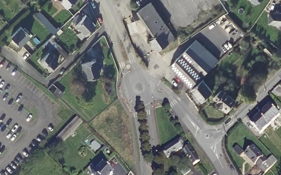 Vue aérienne du Rond-point anonyme n°120585354