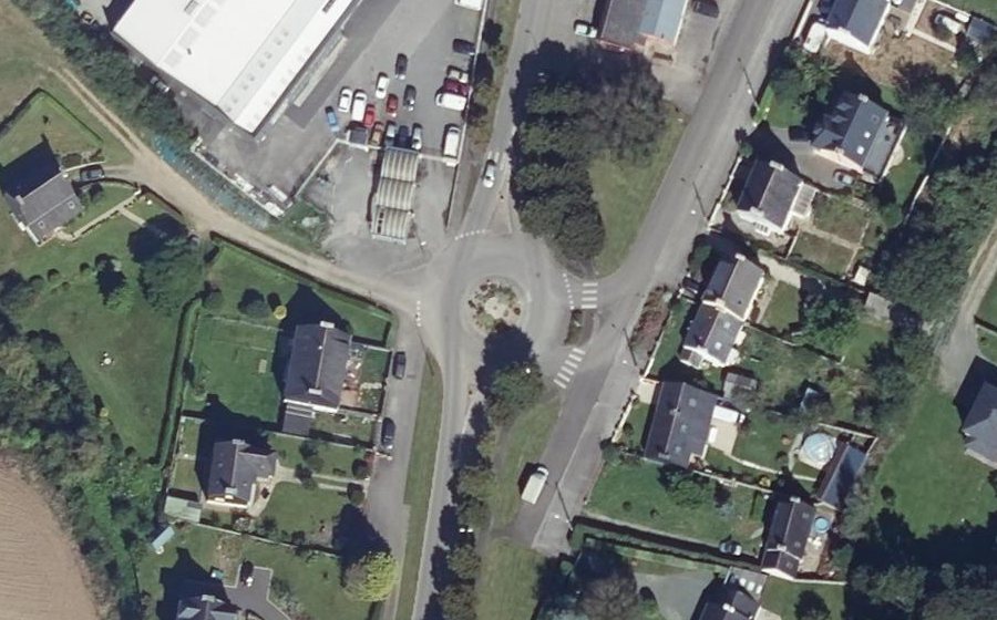 Vue aérienne du Rond-point anonyme n°120585359