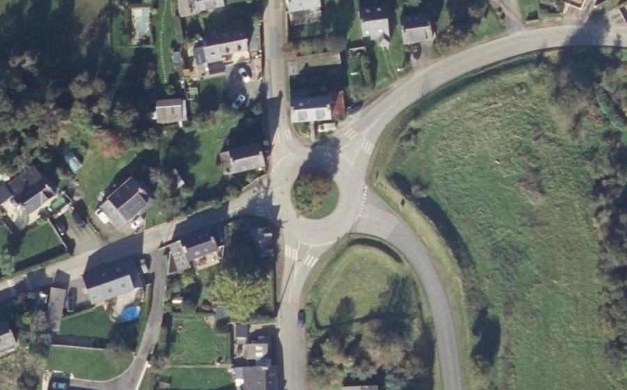 Vue aérienne du Rond-point anonyme n°120585360