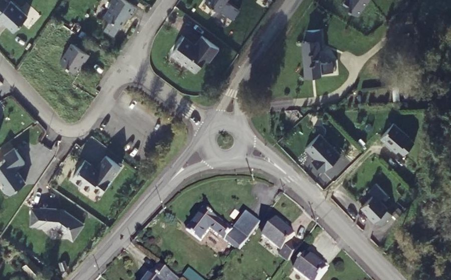 Vue aérienne du Rond-point anonyme n°120585361