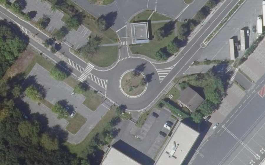 Vue aérienne du Rond-point anonyme n°120625237