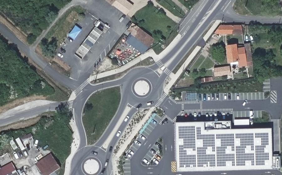 Vue aérienne du Rond-point anonyme n°1206599331
