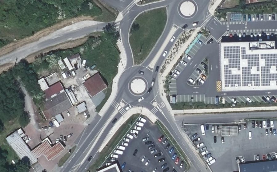 Vue aérienne du Rond-point anonyme n°1206599334
