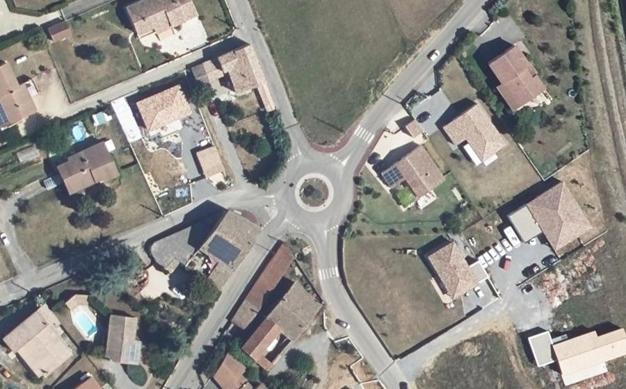 Vue aérienne du Rond-point anonyme n°1206675434