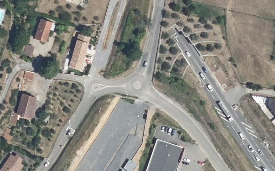 Vue aérienne du Rond-point anonyme n°1206684393