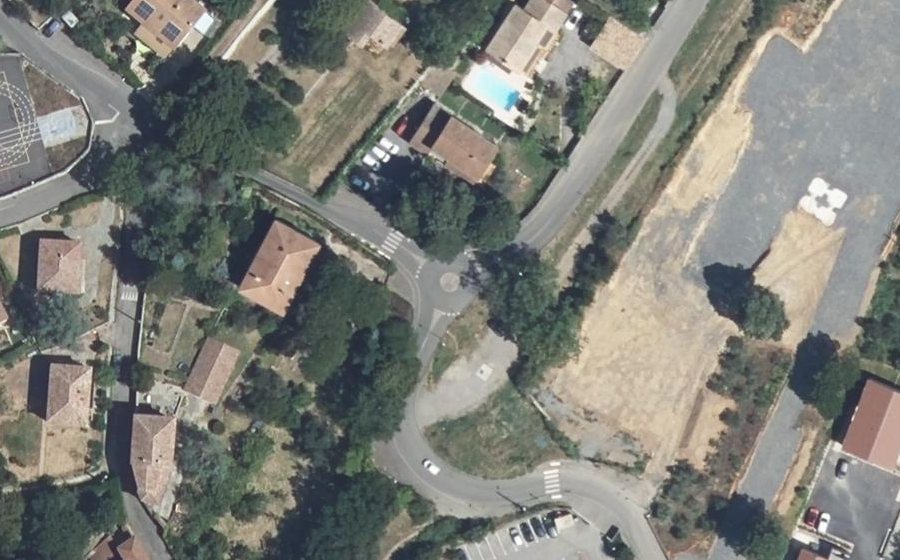 Vue aérienne du Rond-point anonyme n°1206684394