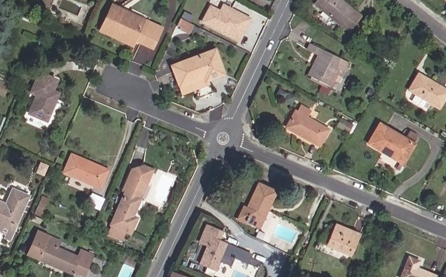 Vue aérienne du Rond-point anonyme n°1207201772