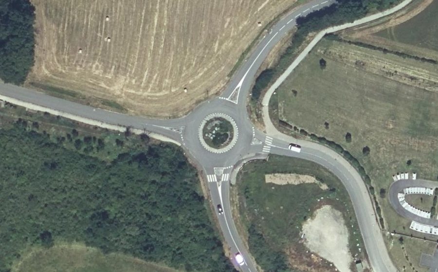 Vue aérienne du Rond-point anonyme n°120725480