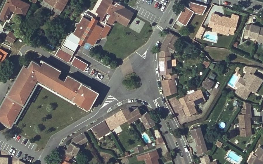 Vue aérienne du Rond-point anonyme n°120735232