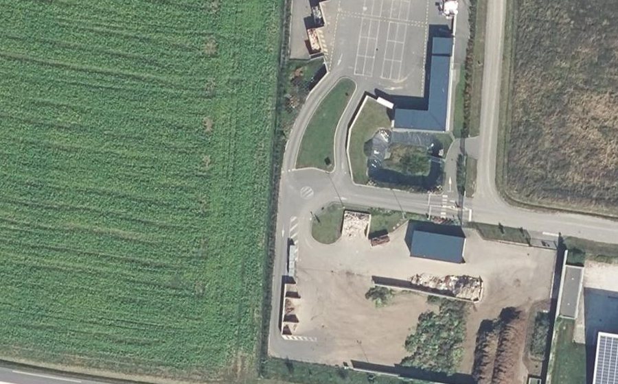 Vue aérienne du Rond-point anonyme n°1207390423