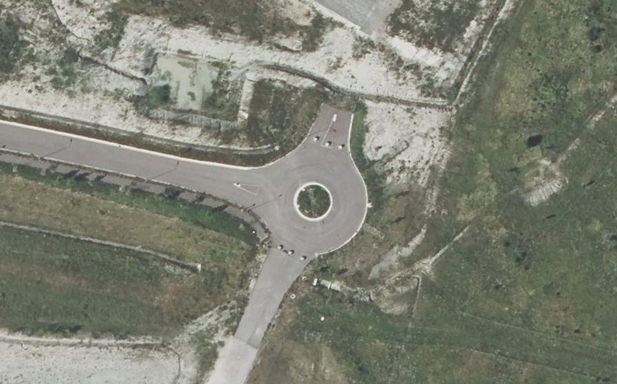 Vue aérienne du Rond-point anonyme n°1207694792