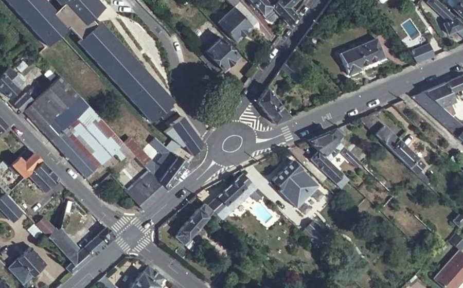 Vue aérienne du Rond-point anonyme n°1207702085