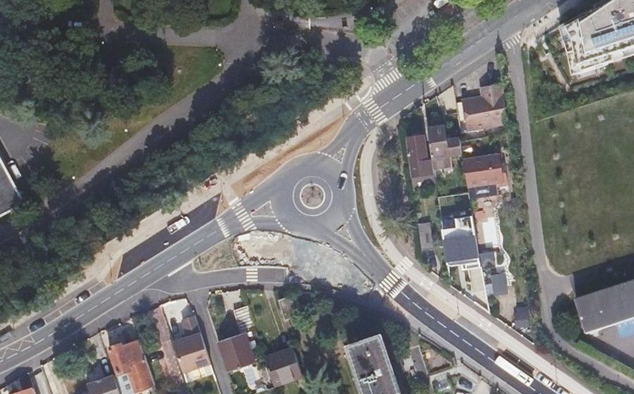Vue aérienne du Rond-point anonyme n°1207759243