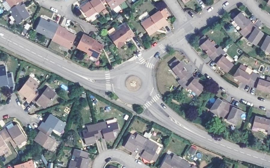 Vue aérienne du Rond-point anonyme n°120788490