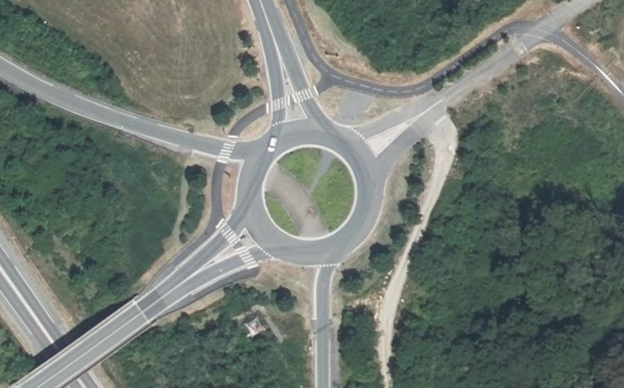 Vue aérienne du Rond-point anonyme n°120795118