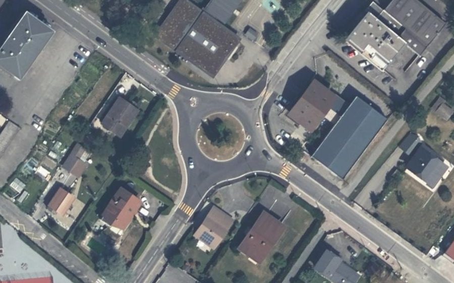 Vue aérienne du Rond-point anonyme n°120833455
