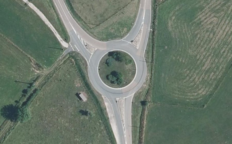 Vue aérienne du Rond-point anonyme n°120839499