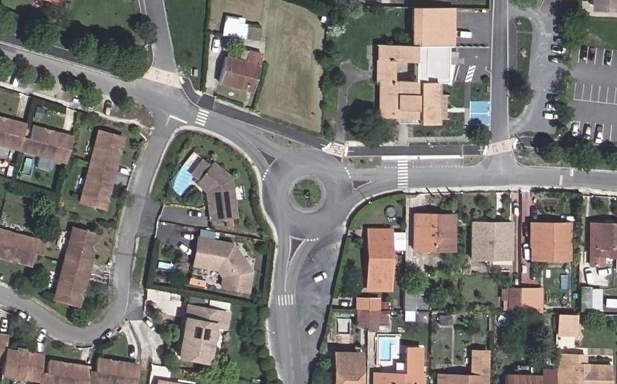 Vue aérienne du Rond-point anonyme n°1208526830