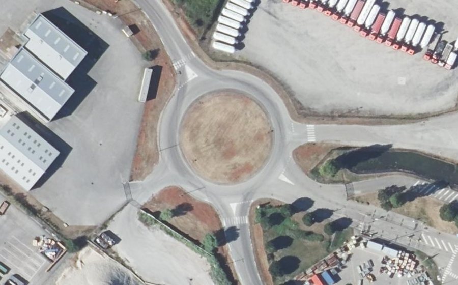 Vue aérienne du Rond-point anonyme n°120920467