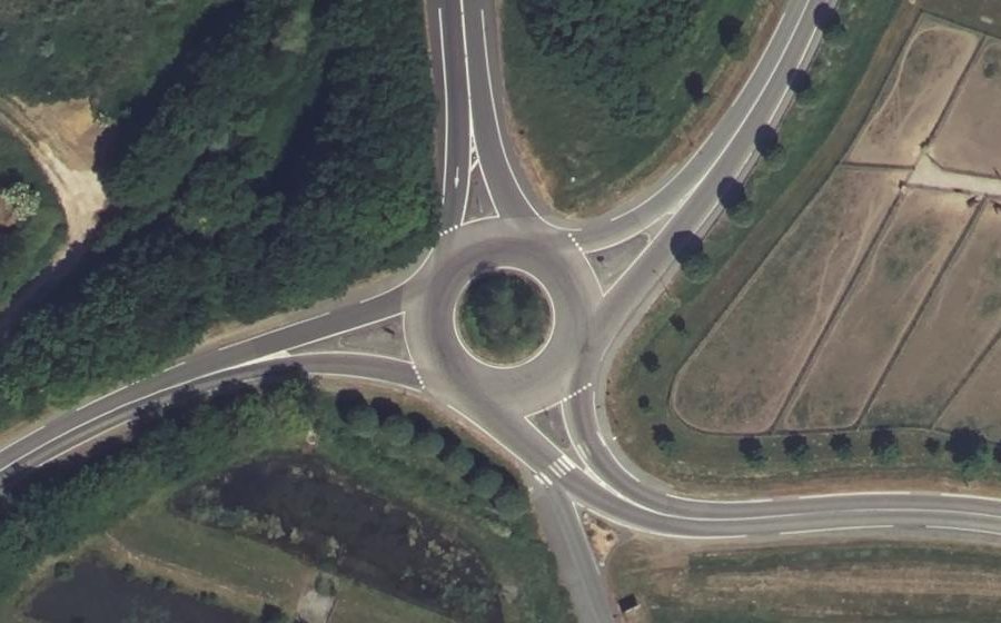 Vue aérienne du Rond-point anonyme n°121006191