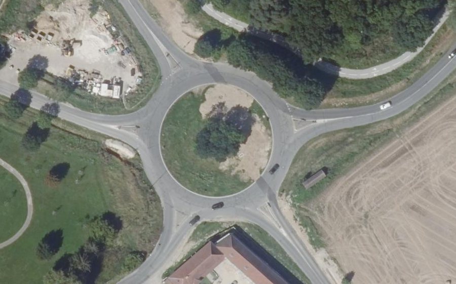 Vue aérienne du Rond-point anonyme n°1210082682