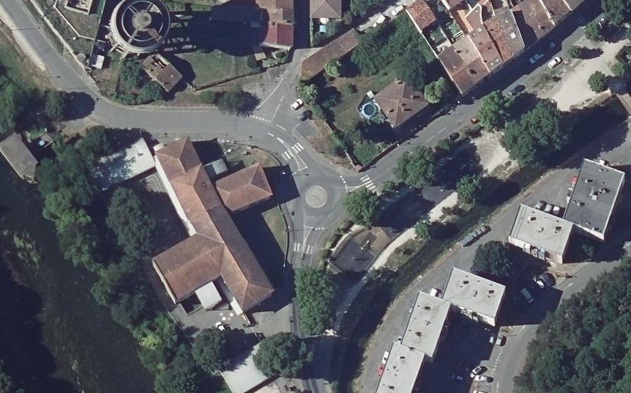 Vue aérienne du Rond-point anonyme n°1210275360