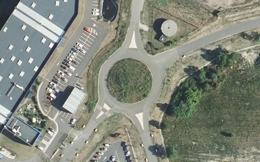 Vue aérienne du Rond-point anonyme n°1210576433