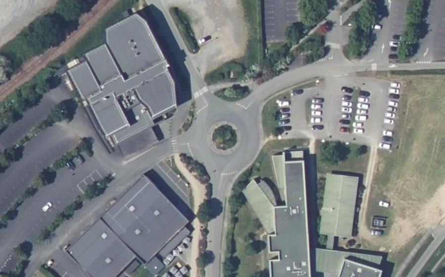 Vue aérienne du Rond-point anonyme n°121067075