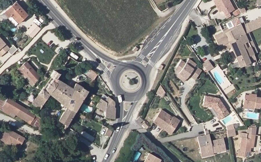 Vue aérienne du Rond-point anonyme n°121186863