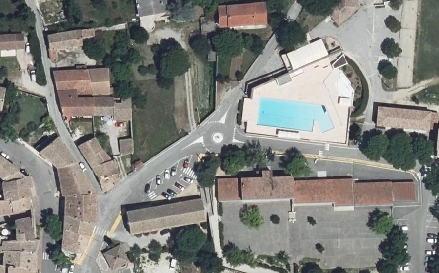 Vue aérienne du Rond-point anonyme n°1212438967