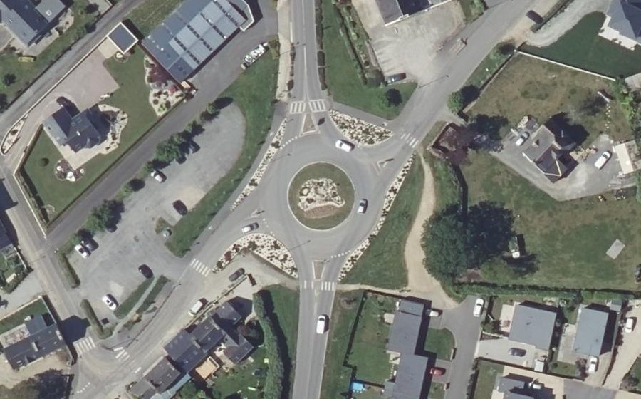 Vue aérienne du Rond-point anonyme n°121290317