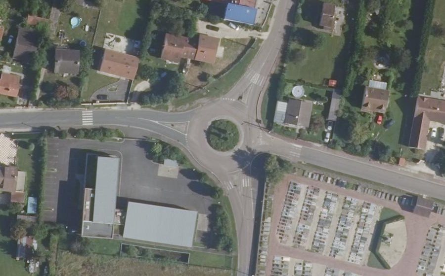 Vue aérienne du Rond-point anonyme n°121377650