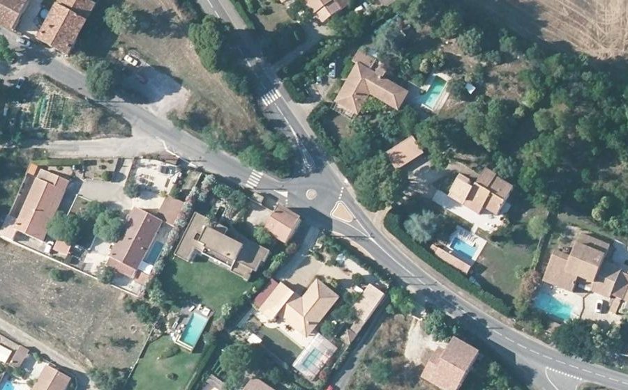 Vue aérienne du Rond-point anonyme n°1213935314